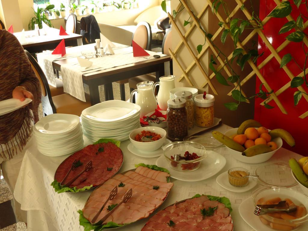 Hotel Crisalpin 포이아나브라소프 외부 사진
