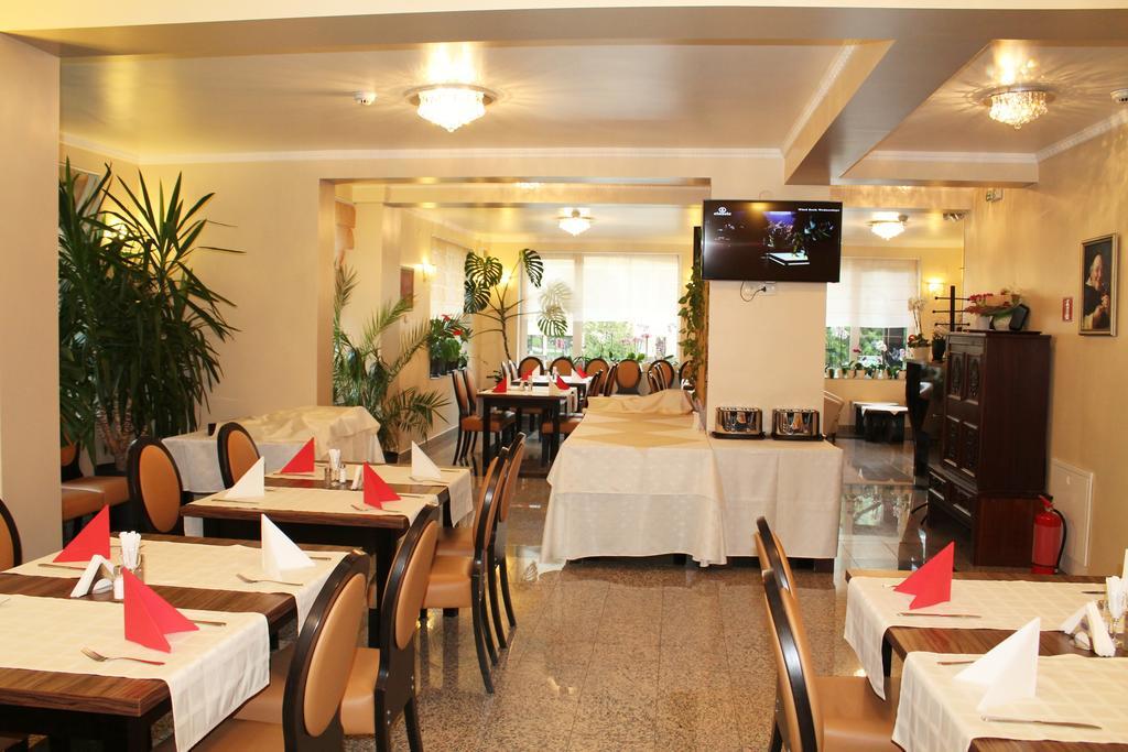Hotel Crisalpin 포이아나브라소프 외부 사진