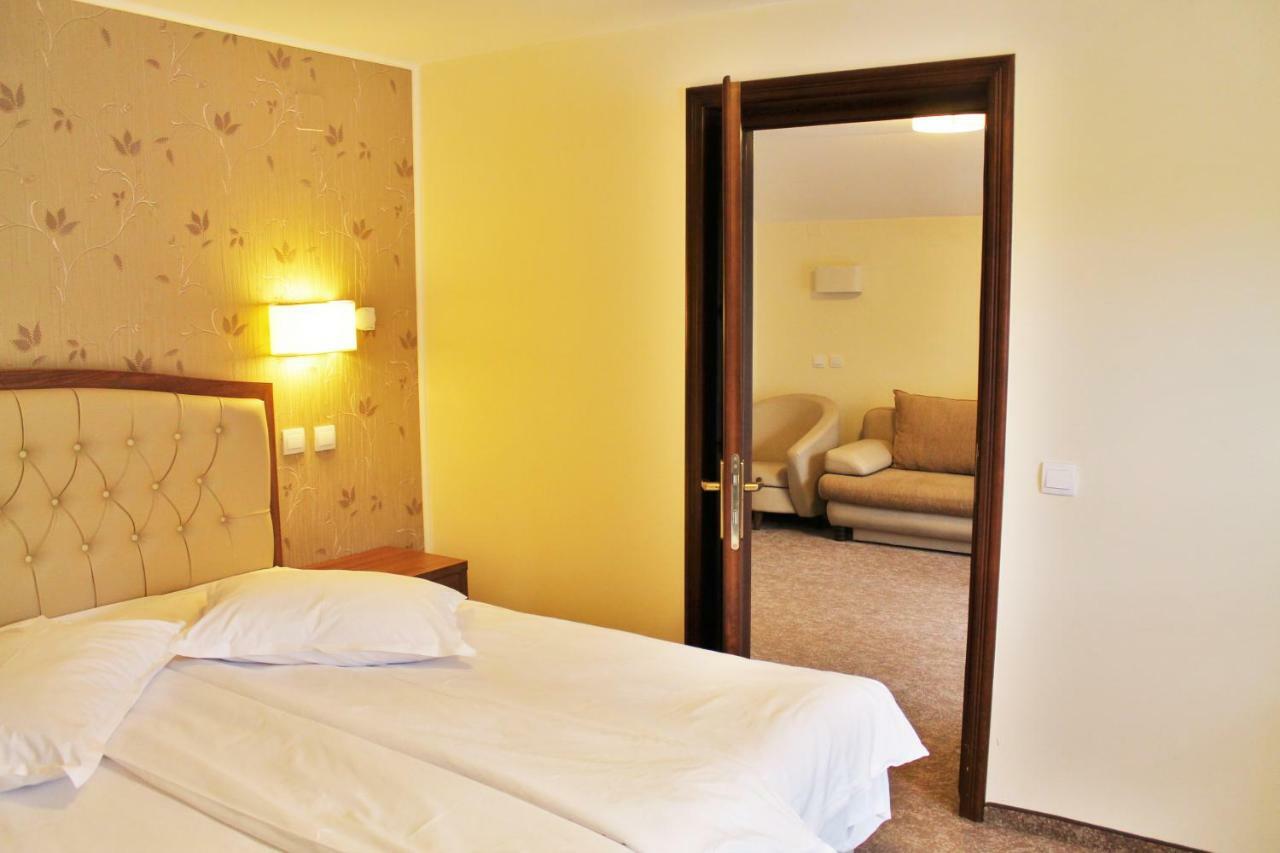 Hotel Crisalpin 포이아나브라소프 외부 사진