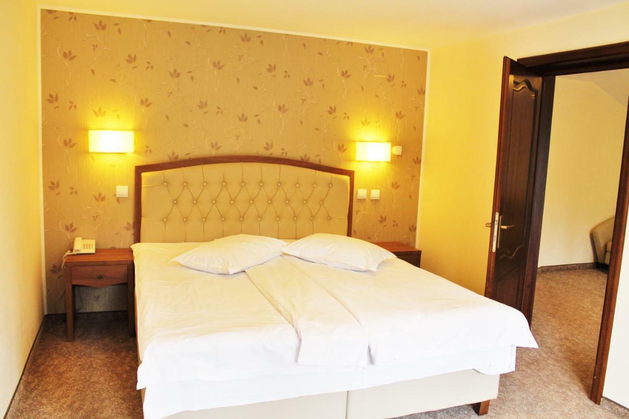 Hotel Crisalpin 포이아나브라소프 외부 사진